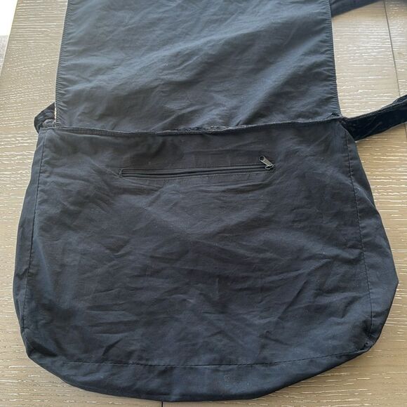 Patterned & Black Messenger Shoulder Bag Crossbody Flap Over Closure Casual EUC - Picture 10 of 13